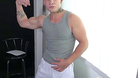 Flexing Hottie Looks So Goddamn Hot With Darrion Kautzer