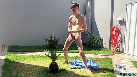 Skinny Amateur Jerks Off And Jizzes Solo - Henry Evans