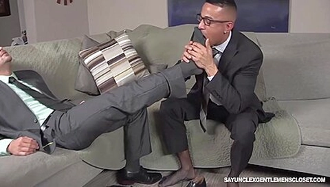 Worships Zario Travezzs Sexy Feet X Gentlemens Closet - Say