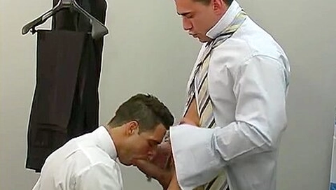 Businessmen Hunks Sucking Cocks In The Locker Room
