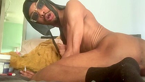 Princesleaze Playing With Creamy Bussy In Bed
